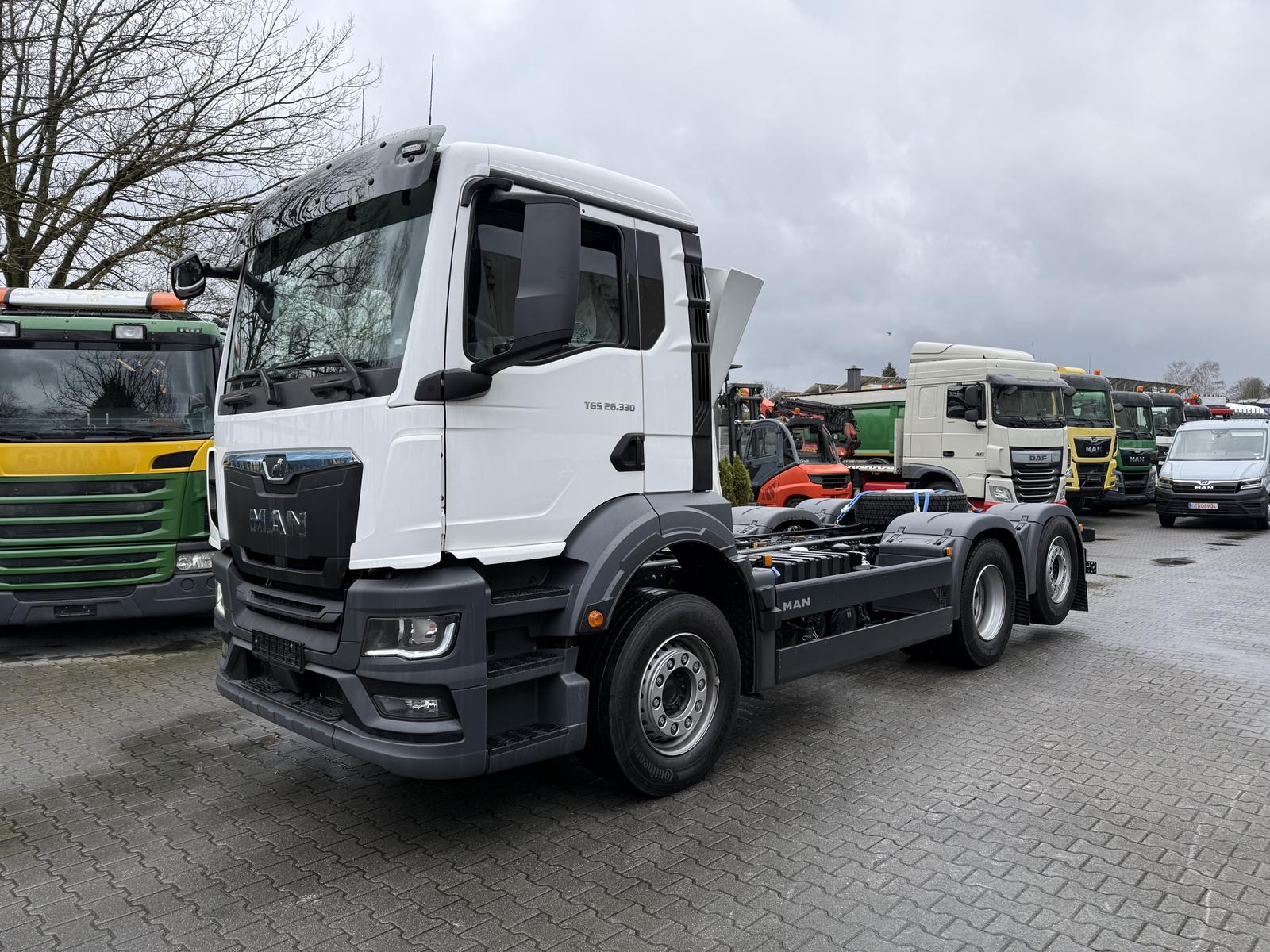 MAN TGS 26.330 6X2-4 BL Neu/ New