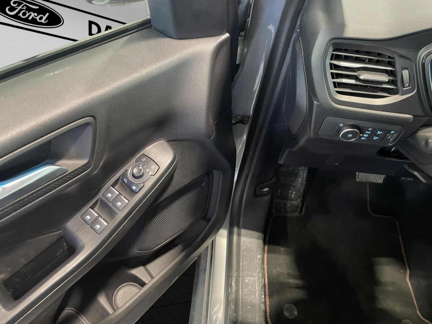 Fahrzeugabbildung Ford Kuga Hybrid ST-Line Navi Digitales Cockpit LED