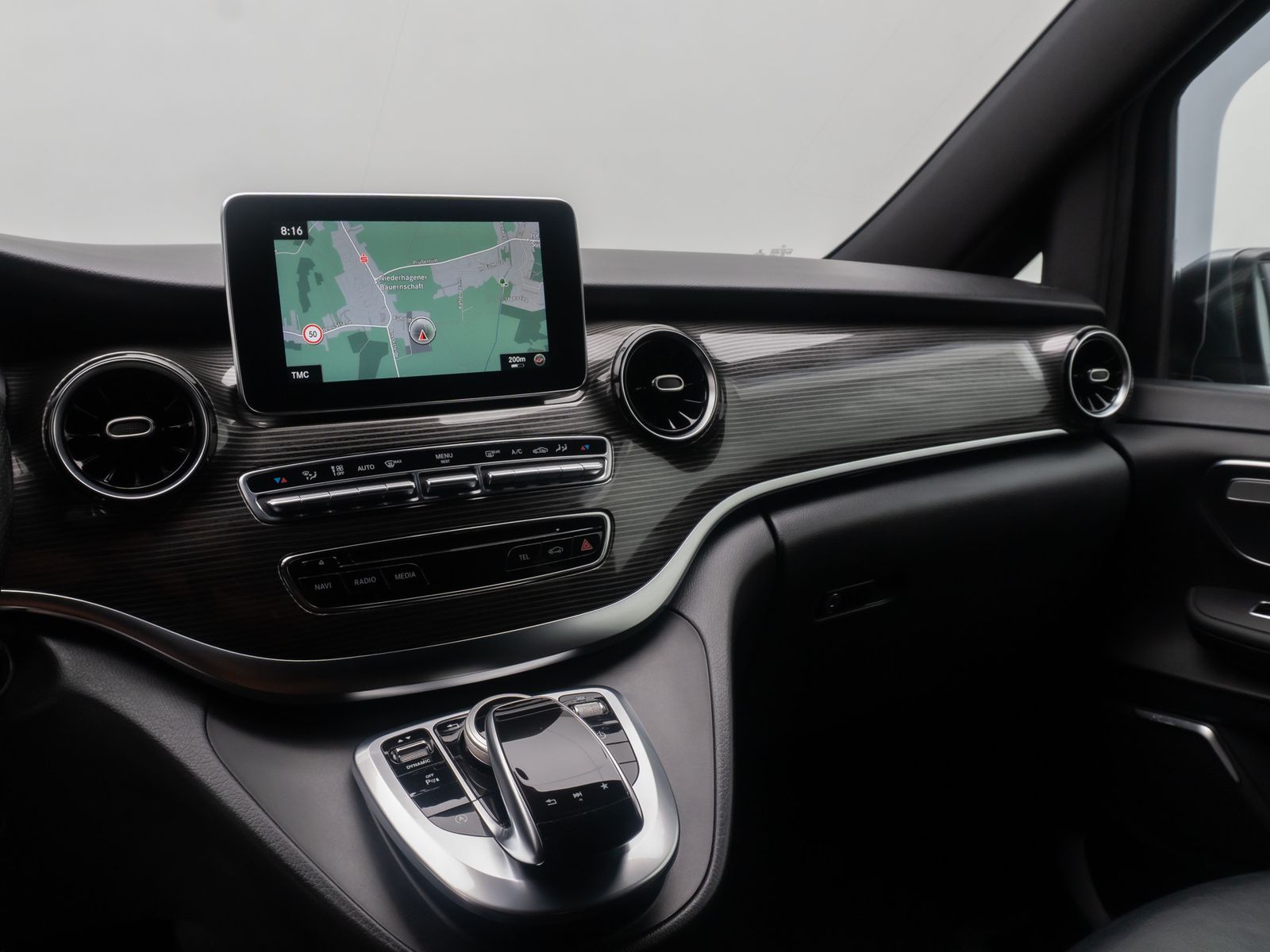Fahrzeugabbildung Mercedes-Benz V 250 ACC Kamera Burmester AHK TischPaket 19Zoll