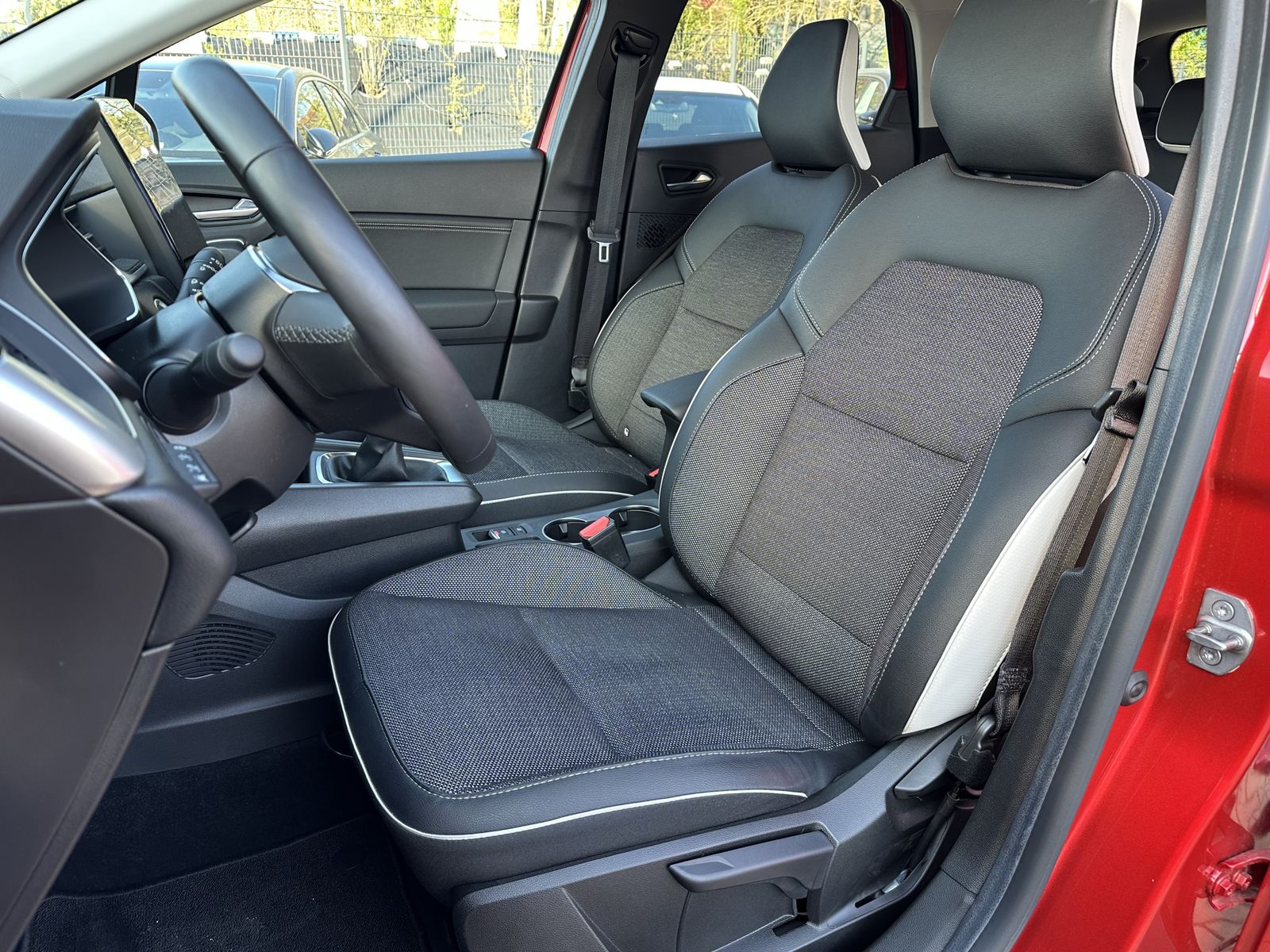 Fahrzeugabbildung Renault Captur 1.0 TCE Techno LED+SHZ+KAM+DIGDISP+17Zo