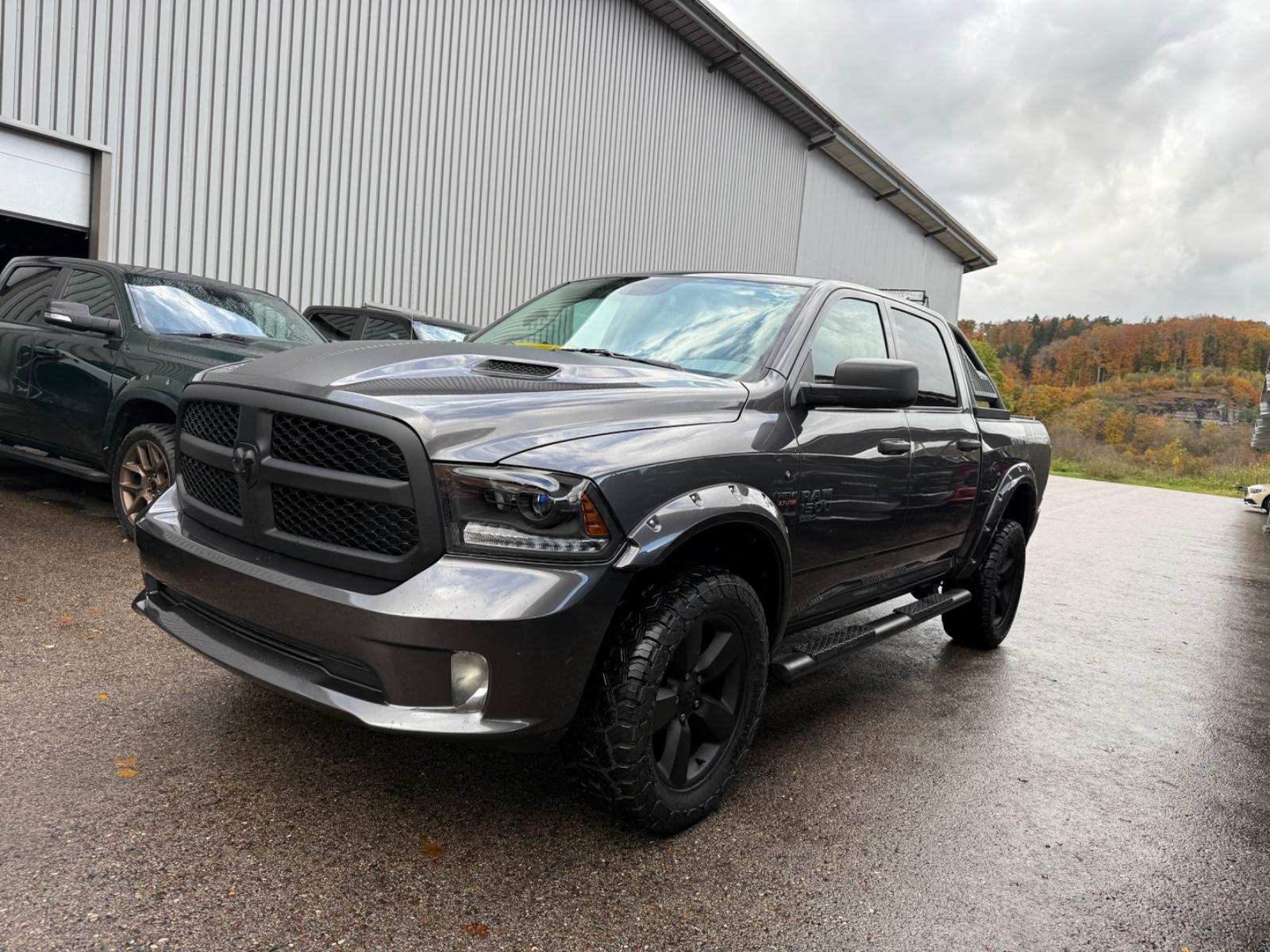 Dodge RAM 1500 HEMI 5.7L CREW CAB SPORT HOCH & BREIT