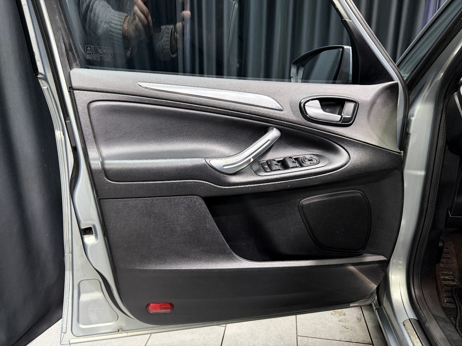 Fahrzeugabbildung Ford S-MAX Titanium|AHK|HU 05/2027