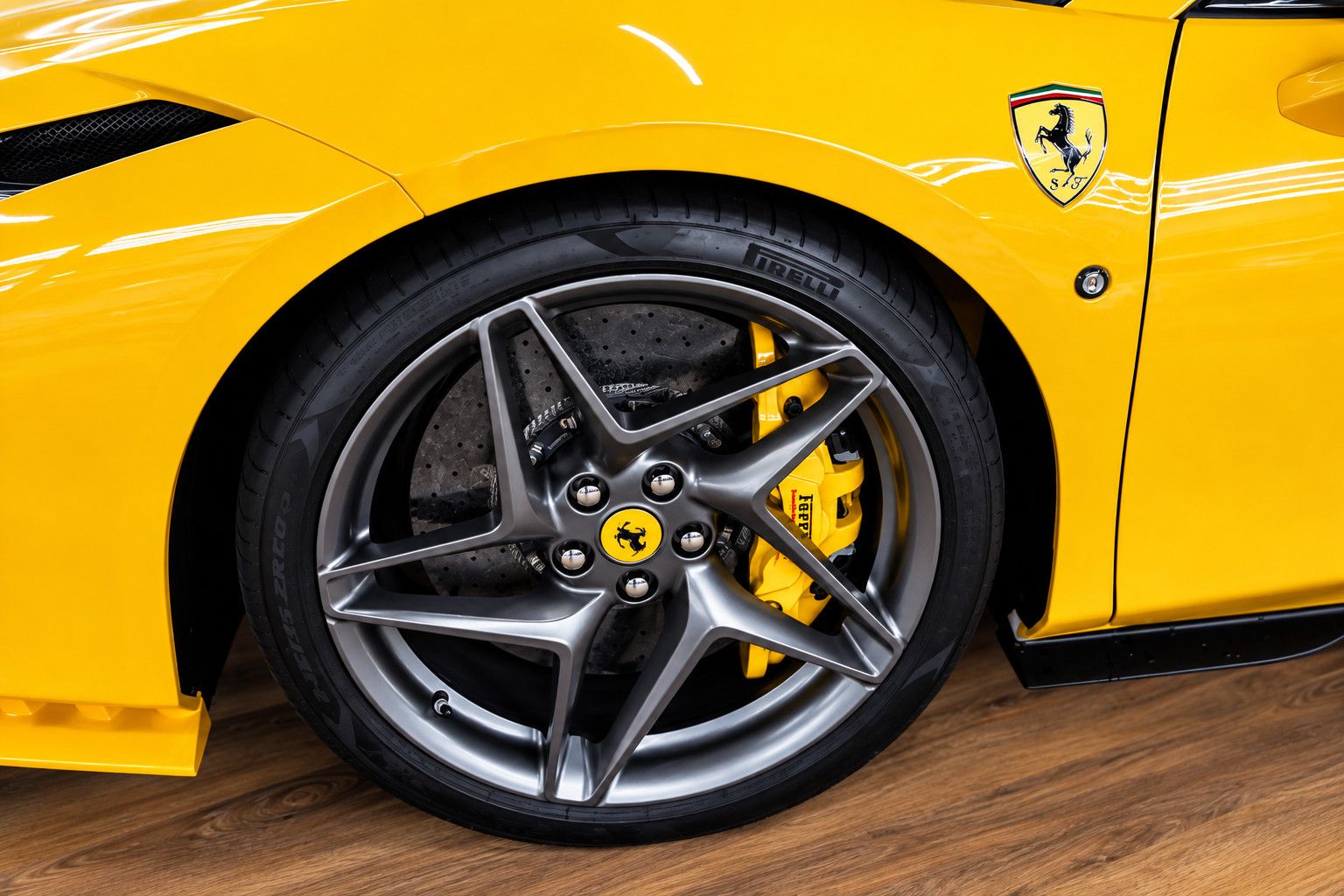 Fahrzeugabbildung Ferrari F8 Spider Giallo Modena *Lift*Carbon*Kamera*