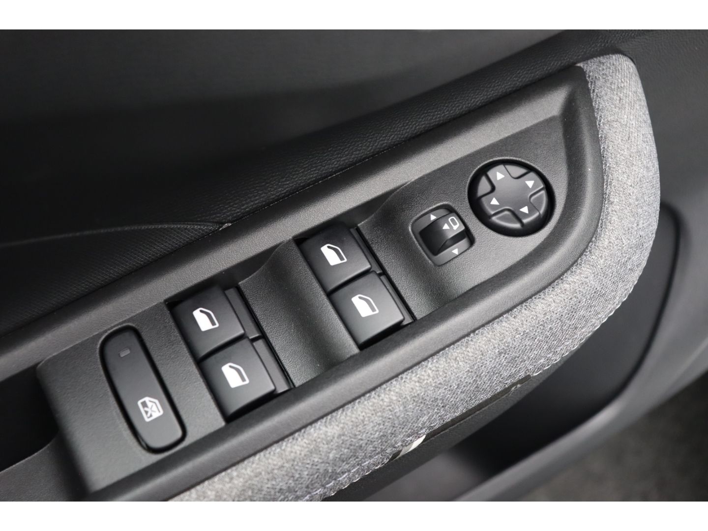 Fahrzeugabbildung Opel Frontera Electric GS 83 kW LED,Allwetter,Kamera