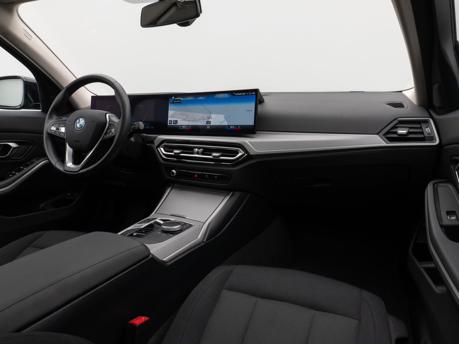 Fahrzeugabbildung BMW 320e Panoram Kamera HUD DAB HiFi Geschwindigkeit