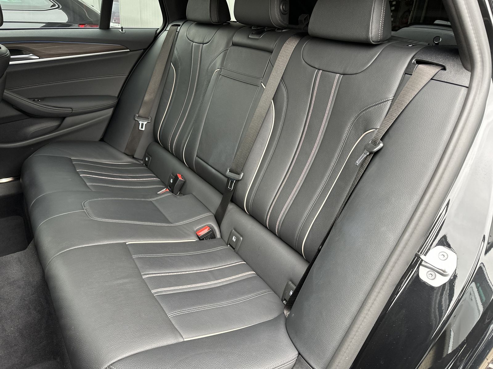 Fahrzeugabbildung BMW 530e Touring M-Sport NAV+LASER+AHK+HEAD-UP+18ZO