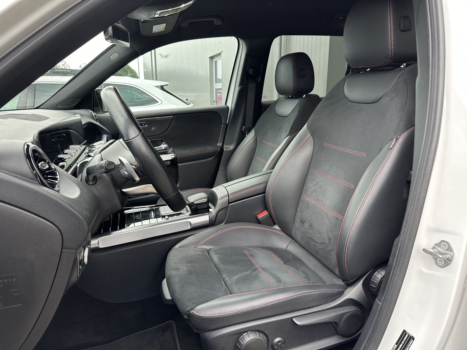 Fahrzeugabbildung Mercedes-Benz GLB 200d AMG-Line NAV+LED+AHK+KAM+WIDE+19ZO+1HD