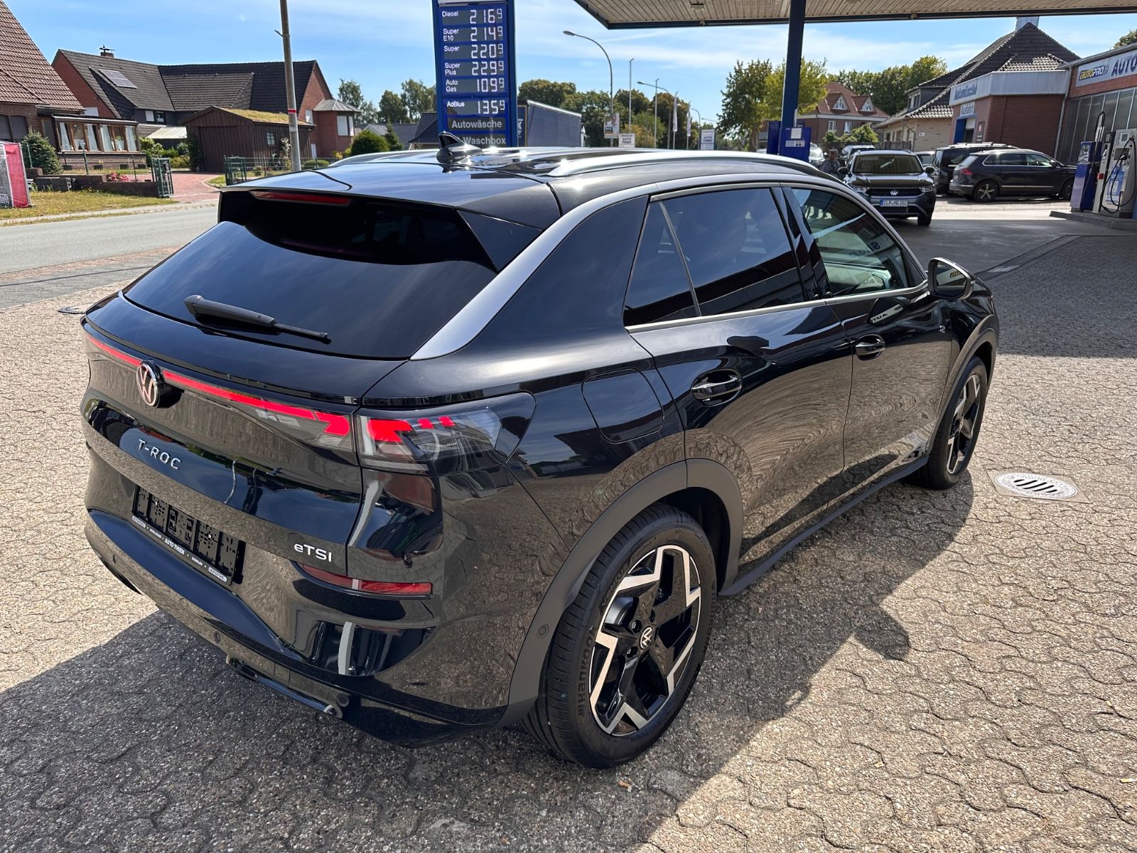Fahrzeugabbildung Volkswagen T-Roc R Line 1.5 eTSI DSG APP/ACC/AHK/LED/eHeck
