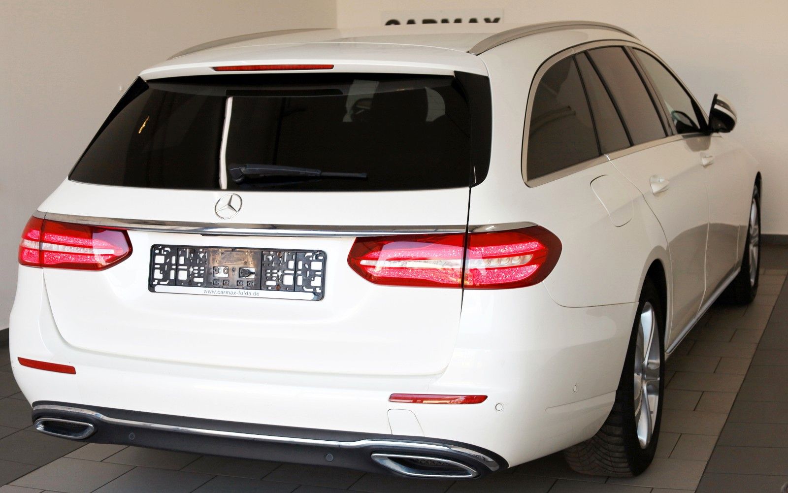 Fahrzeugabbildung Mercedes-Benz E 220d T T.Leder,Navi,LED,SD,Kamera,SH,PDC,SR+WR