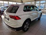 Volkswagen Tiguan Elegance eHybrid 150 PS AHK TOTWINKEL - mit Hybrid-Antrieb: Geländewagen