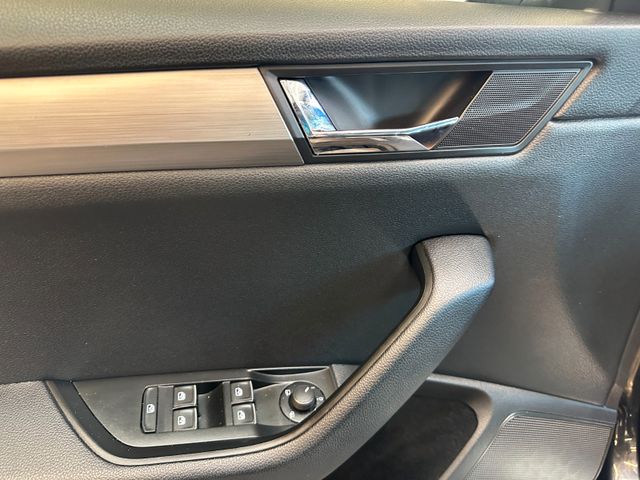 Skoda Superb Combi Style 4x4 *SZHZ*PDC*AHK*NAVI*KLIMA*