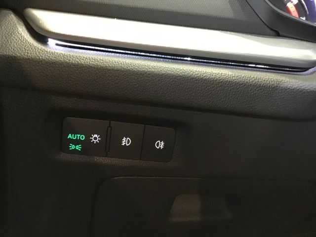 Fahrzeugabbildung Skoda Octavia Ambition 1.0 TSI Combi DSG/LED/Smartlink