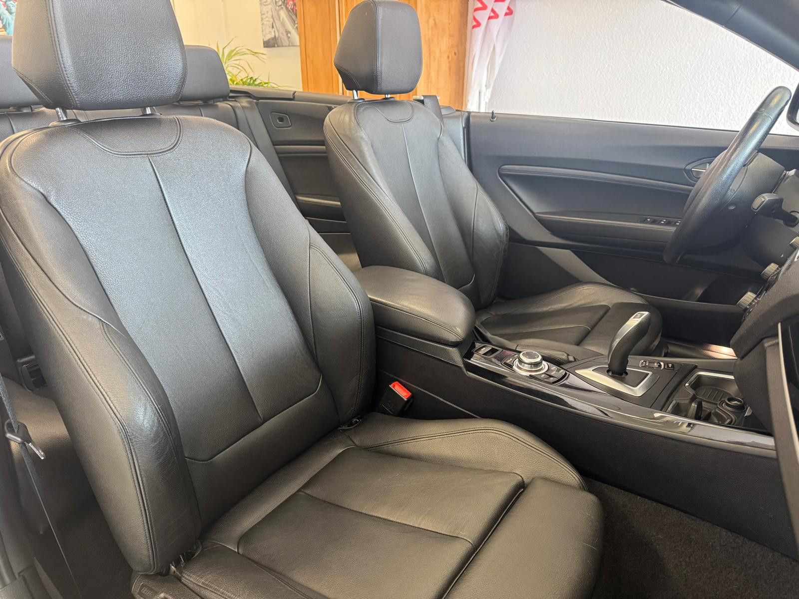Fahrzeugabbildung BMW 220 i Cabrio Sport Line/ NAVI/KLIMA/AUTOMATIK