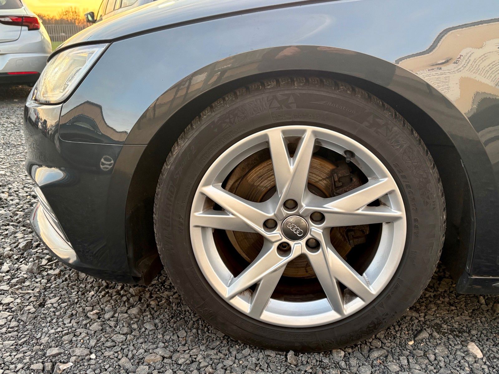 Fahrzeugabbildung Audi A4 Avant 2.0 TDI sport Navi Leder Xenon S-LINE