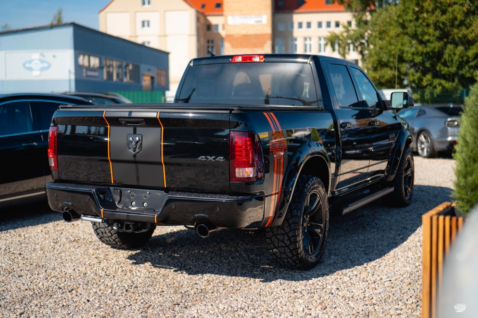 Fahrzeugabbildung Dodge RAM 5.7 V8 HEMI 4x4 OFFROAD Night HarleyDavidson