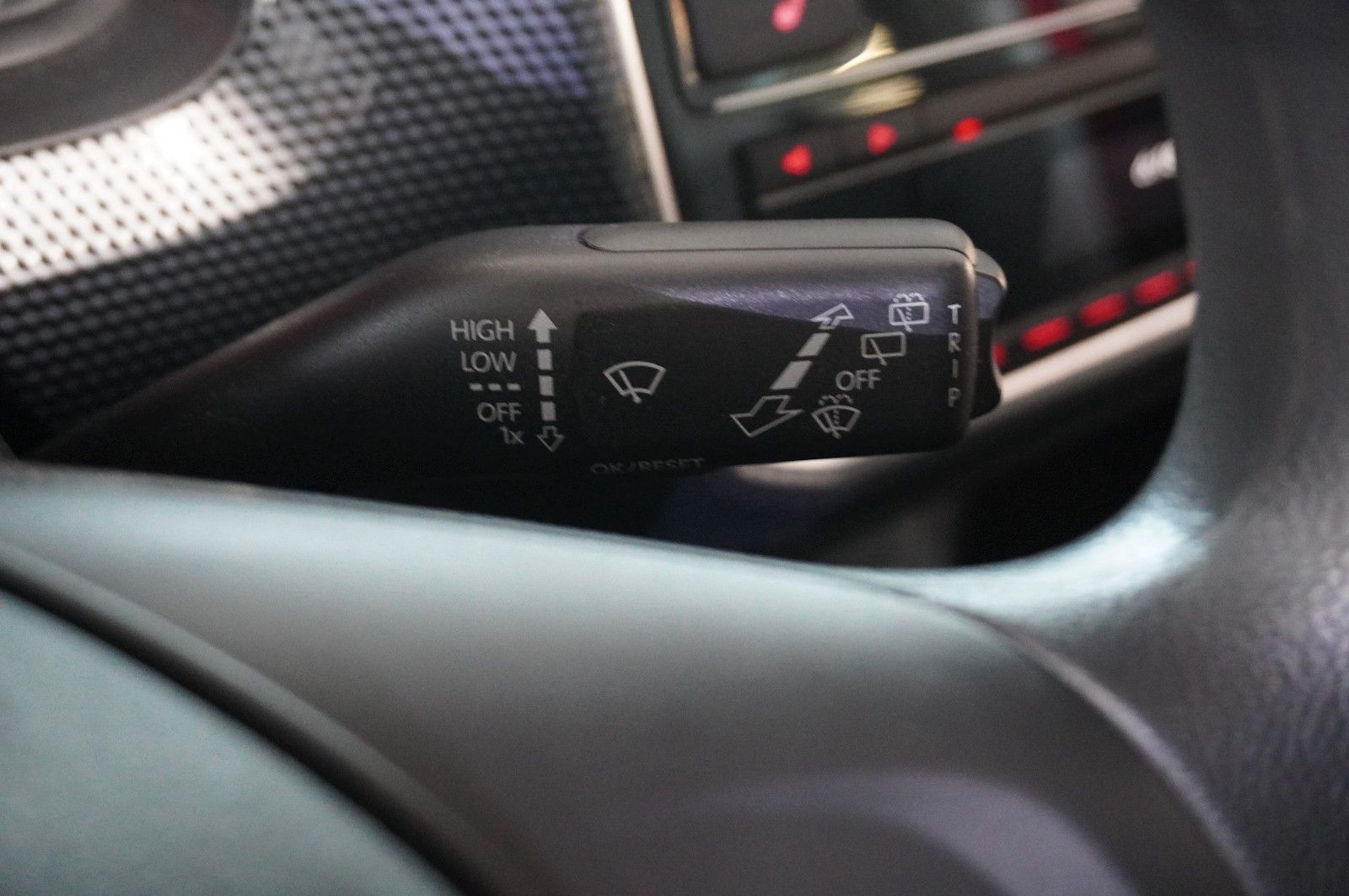 Fahrzeugabbildung Volkswagen up! 1.0 MOVE 5-TÜR KLIMA/SHZ/USB/NEBEL/SPORT/LED