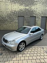 Mercedes-Benz C 320 AVANTGARDE AMG Felgen Vollausstattung