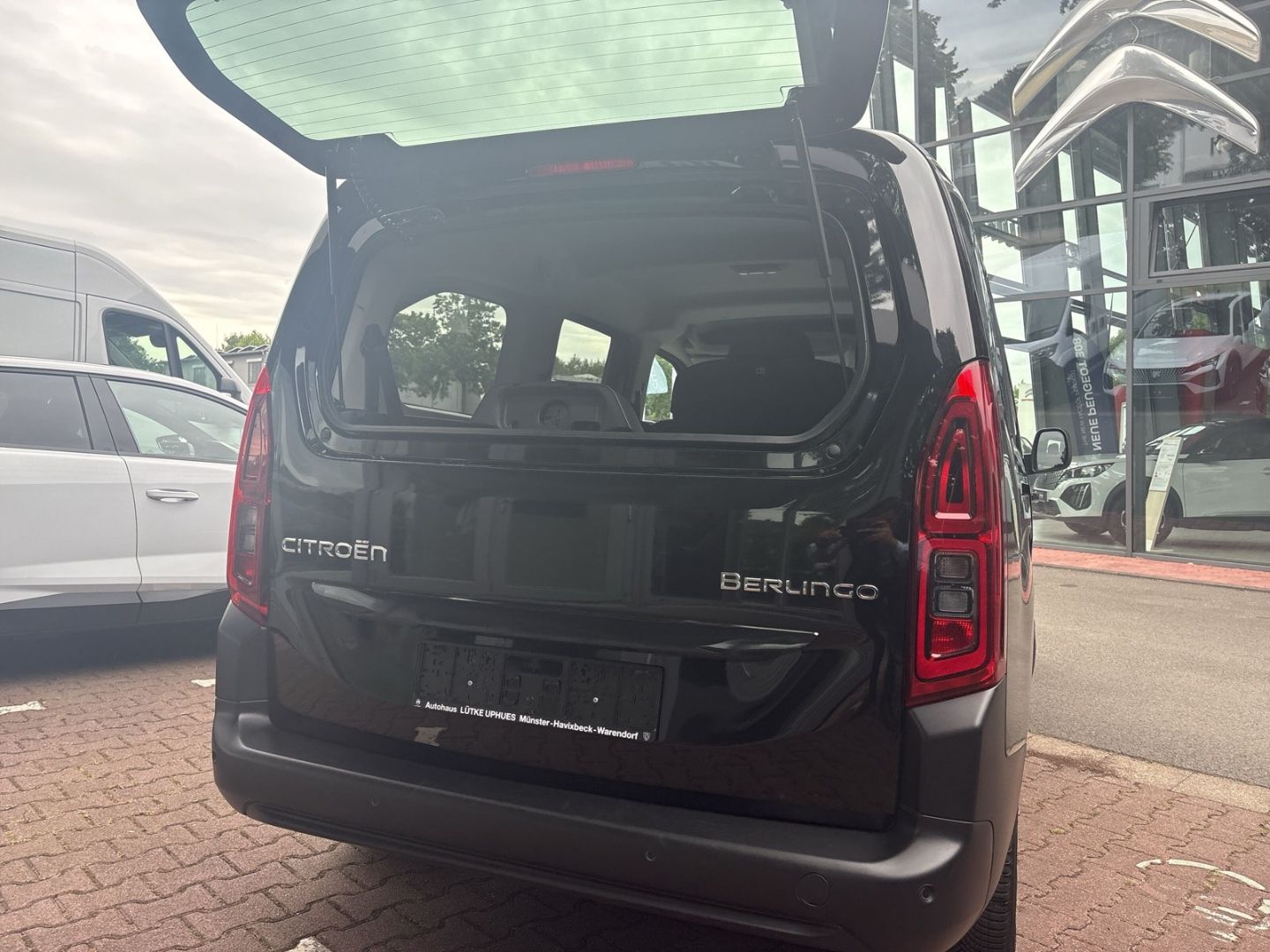 Fahrzeugabbildung Citroën Berlingo XL BlueHDi 130 EAT8 S&S Max Navi CarPla