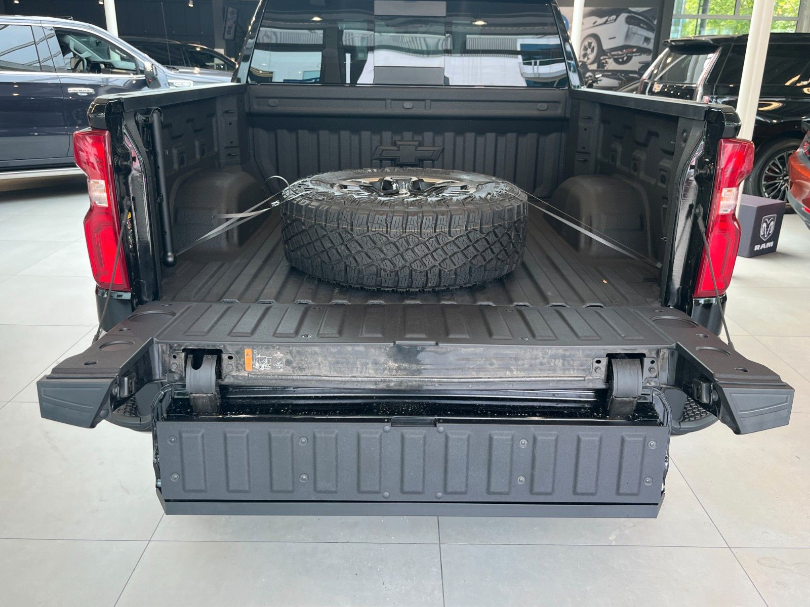 Fahrzeugabbildung Chevrolet Silverado ZR2 V8 6.2*Head-Up*360°*Offroad*AHK