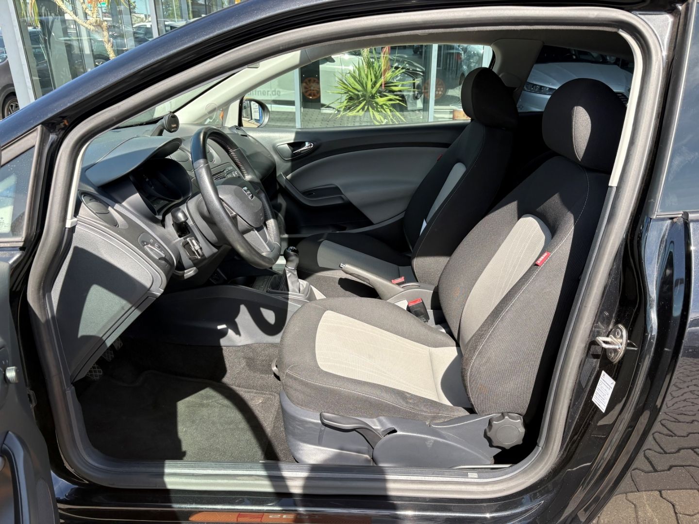 Fahrzeugabbildung SEAT Ibiza SC Stylance Style 8fach bereift Sitzheizun