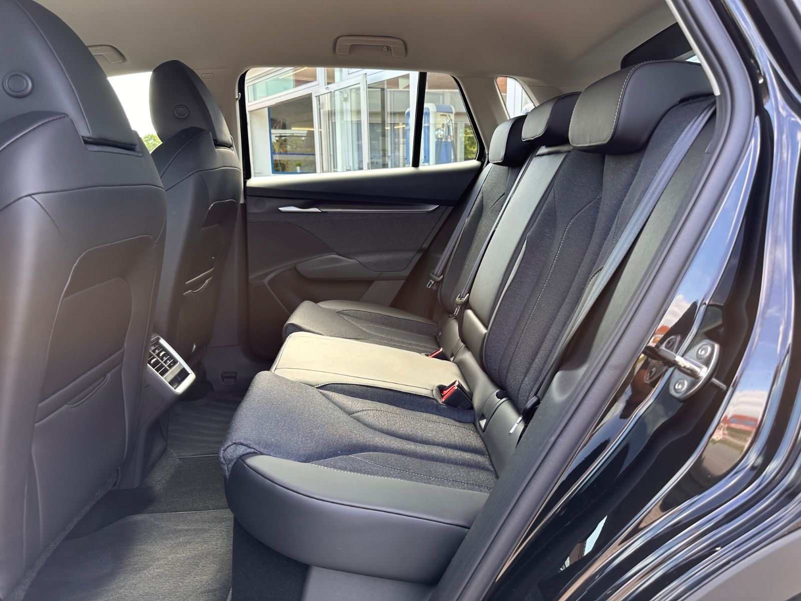 Fahrzeugabbildung SKODA Elroq 60 Loft AHK/ACC/Navi/LED/RFK/PDC/APP