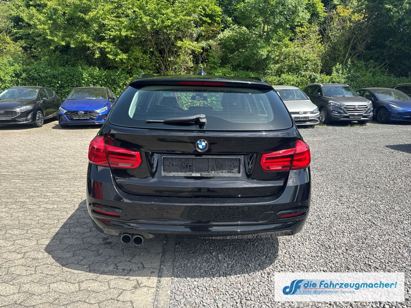 Fahrzeugabbildung BMW 320 i xDrive Advantage Touring *EXPORT