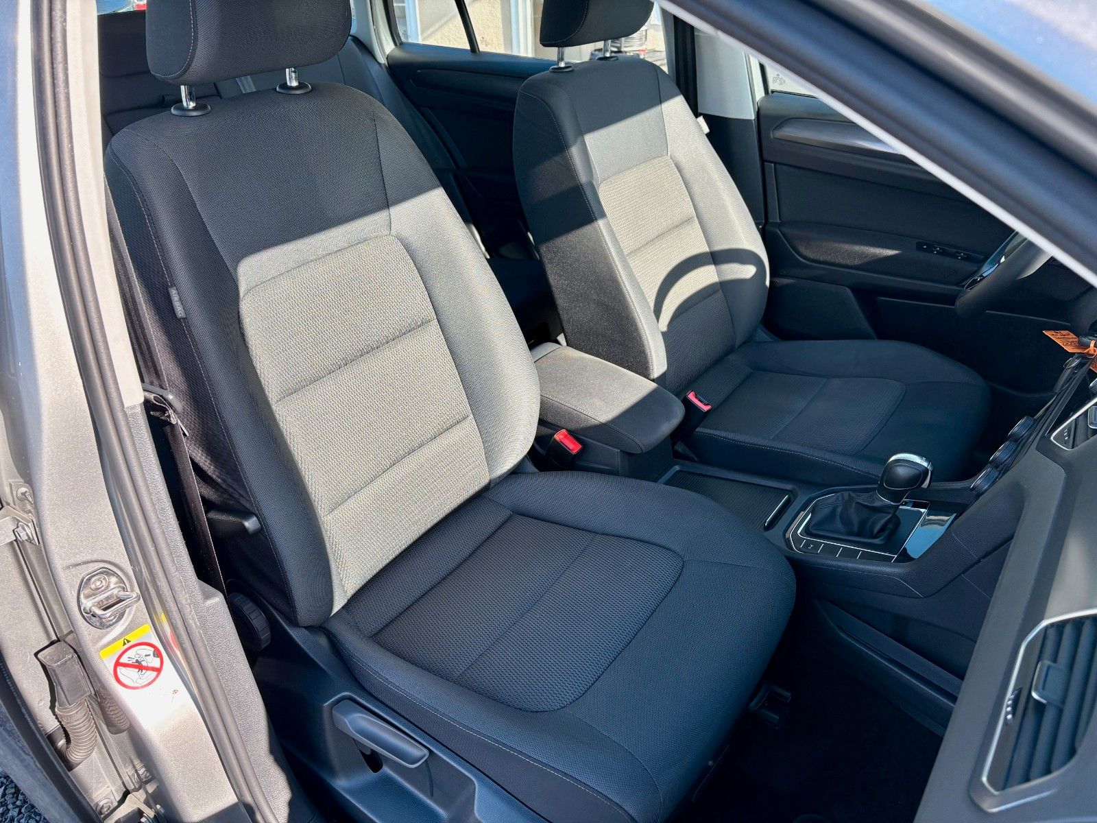Fahrzeugabbildung Volkswagen Golf Sportsvan VII 1.5 TSI DSG Klima PDC 2.HAND