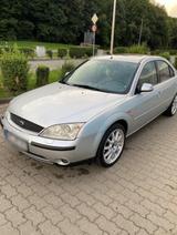 Ford Mondeo 2.5 V6 Ghia Ghia - Ford Mondeo: Ghia V6