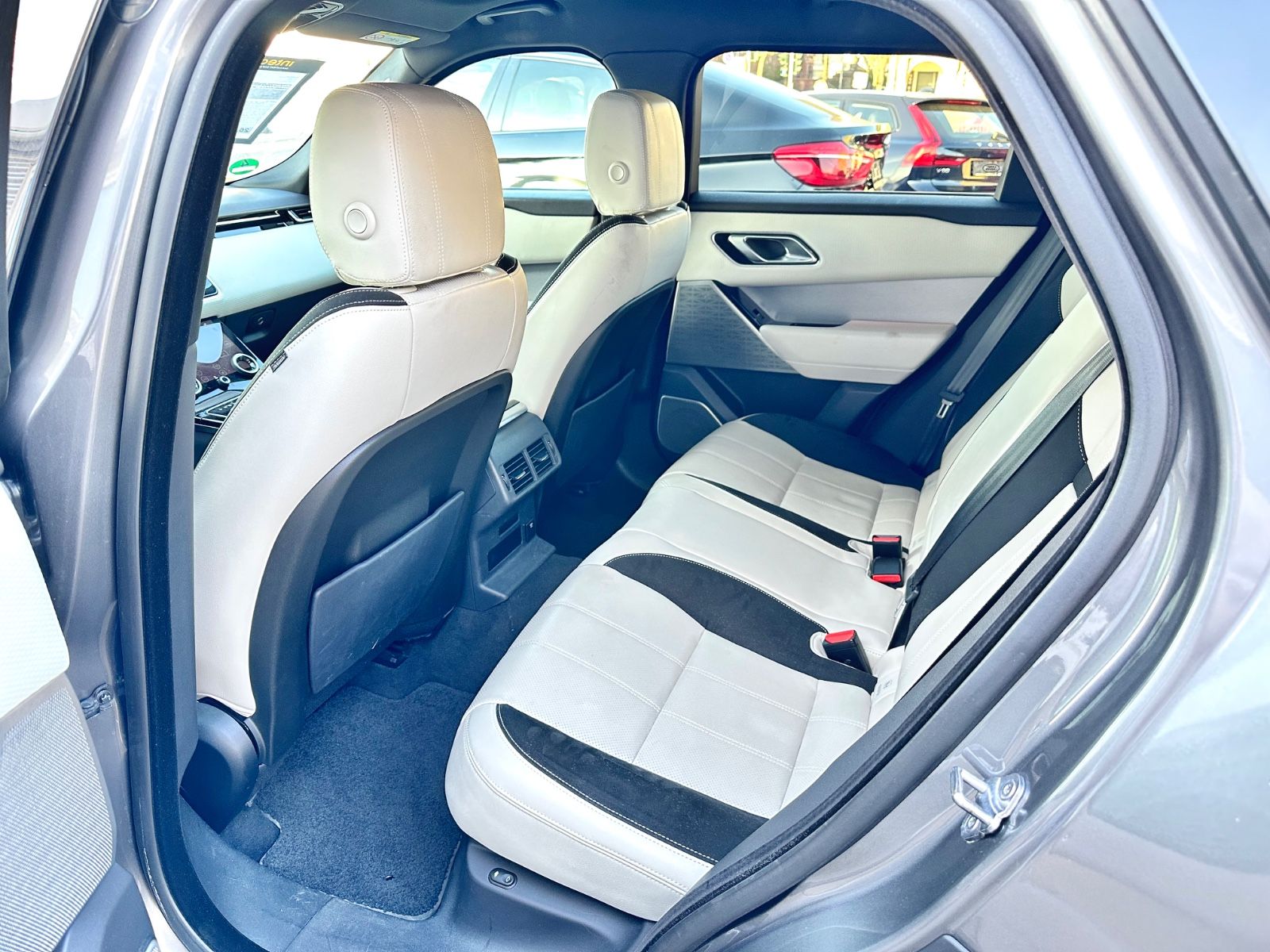 Fahrzeugabbildung Land Rover RANGE ROVER VELAR R-DYNAMIC*PANO+21`LM+MATRIX*