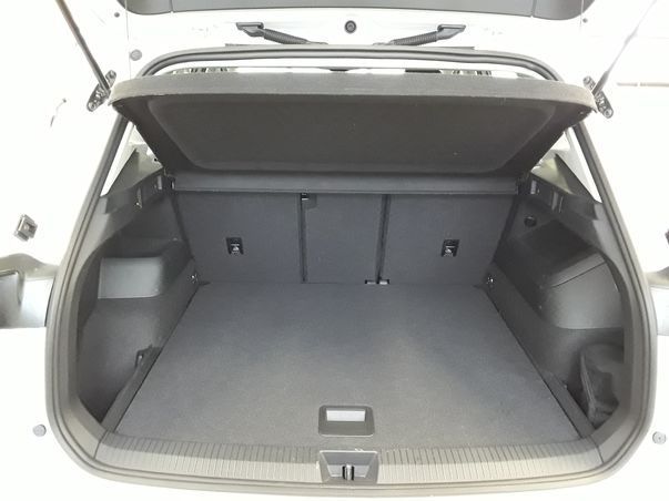 Fahrzeugabbildung Volkswagen Tiguan eTSI Life DSG LED AHK Navi AID ACC RFK SH