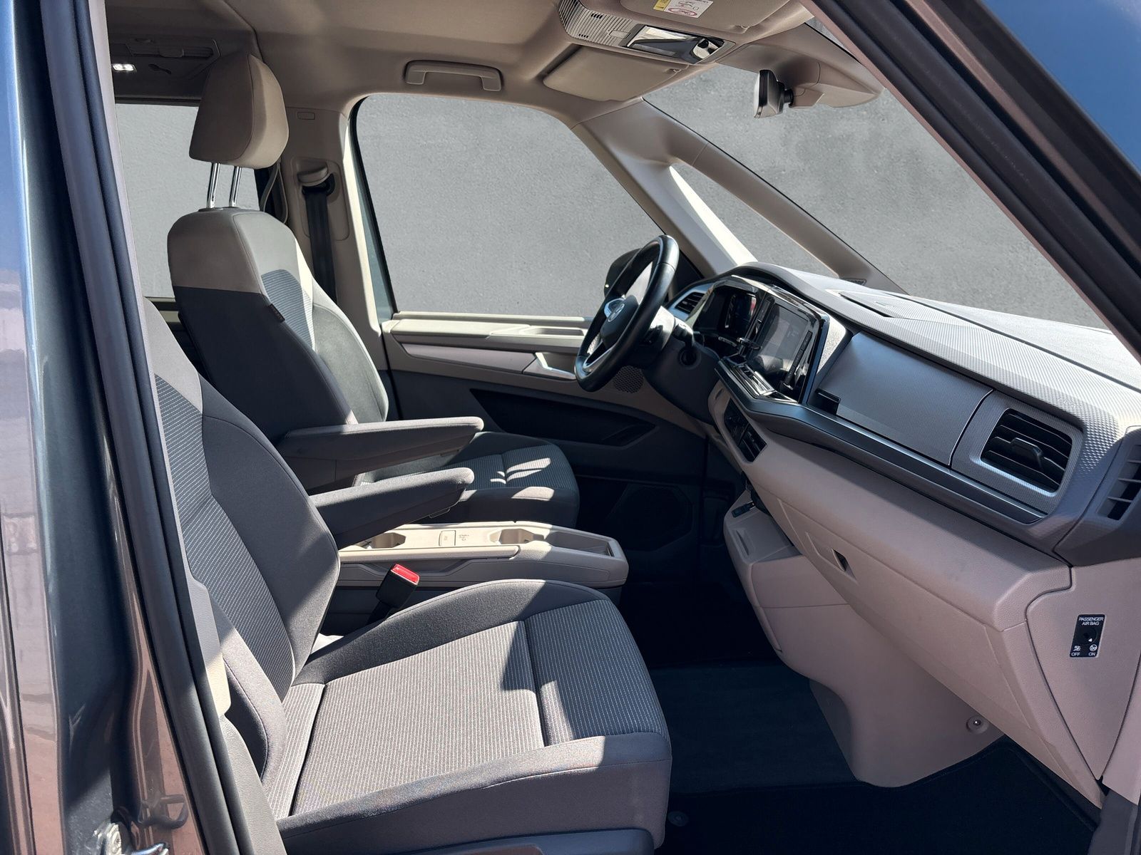 Fahrzeugabbildung Volkswagen T7 Multivan 2.0 TDI DSG RFK App-Connect