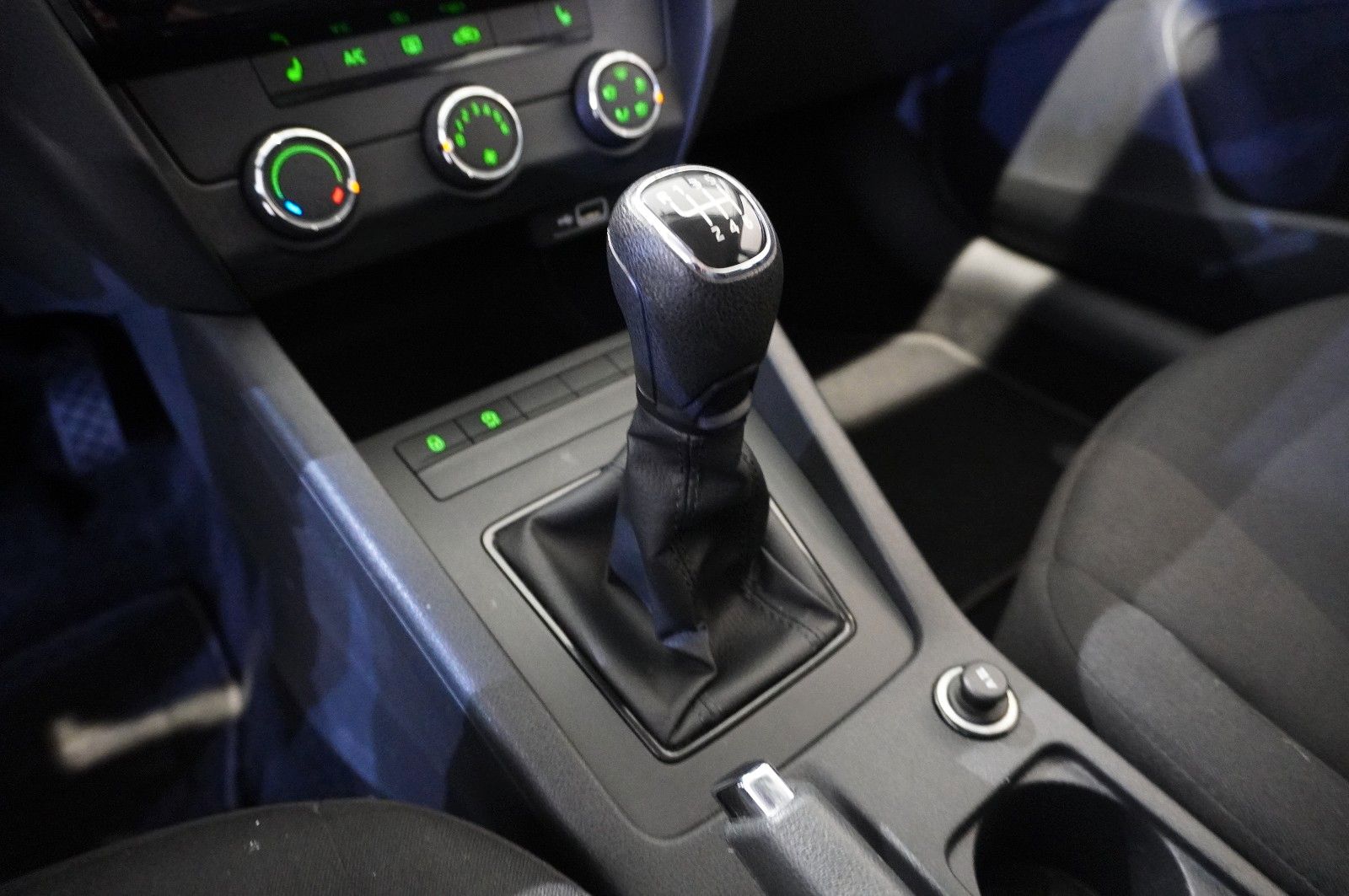 Fahrzeugabbildung SKODA Octavia COMBI 1.0 TSI ACTIVE LED/SHZ/PDC/DAB+
