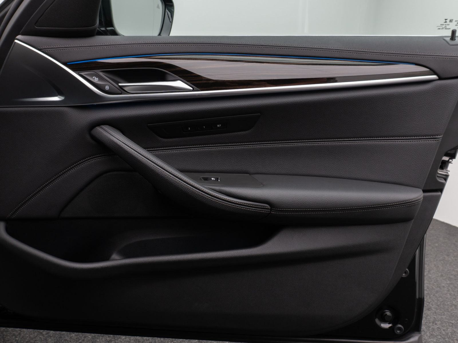 Fahrzeugabbildung BMW 530e xD Luxury Line DAB Komfort HUD Laser HiFi