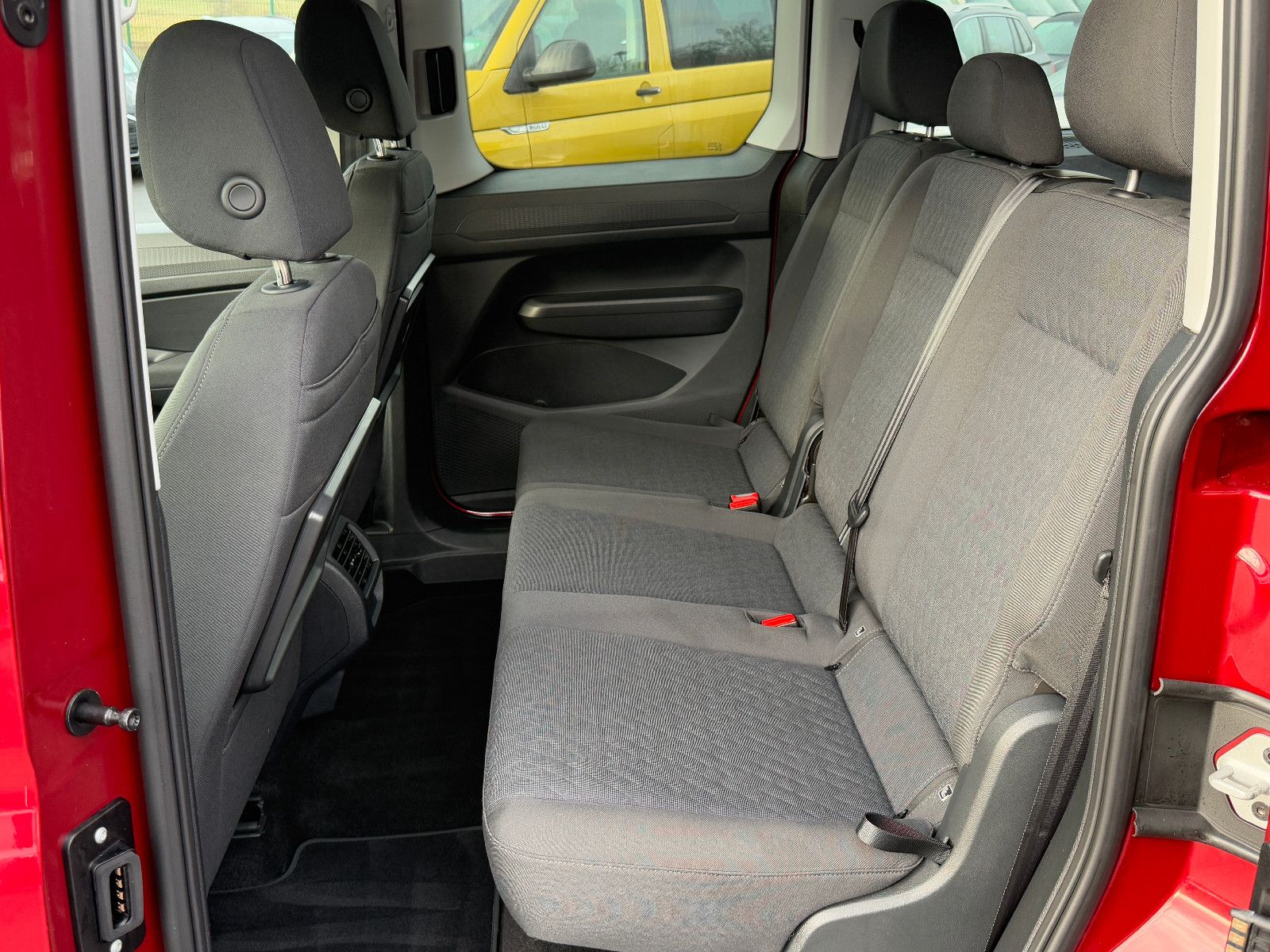 Fahrzeugabbildung Volkswagen Caddy Life TDI DSG DAB GRA Navi SHZ PDC Vorb.AHK