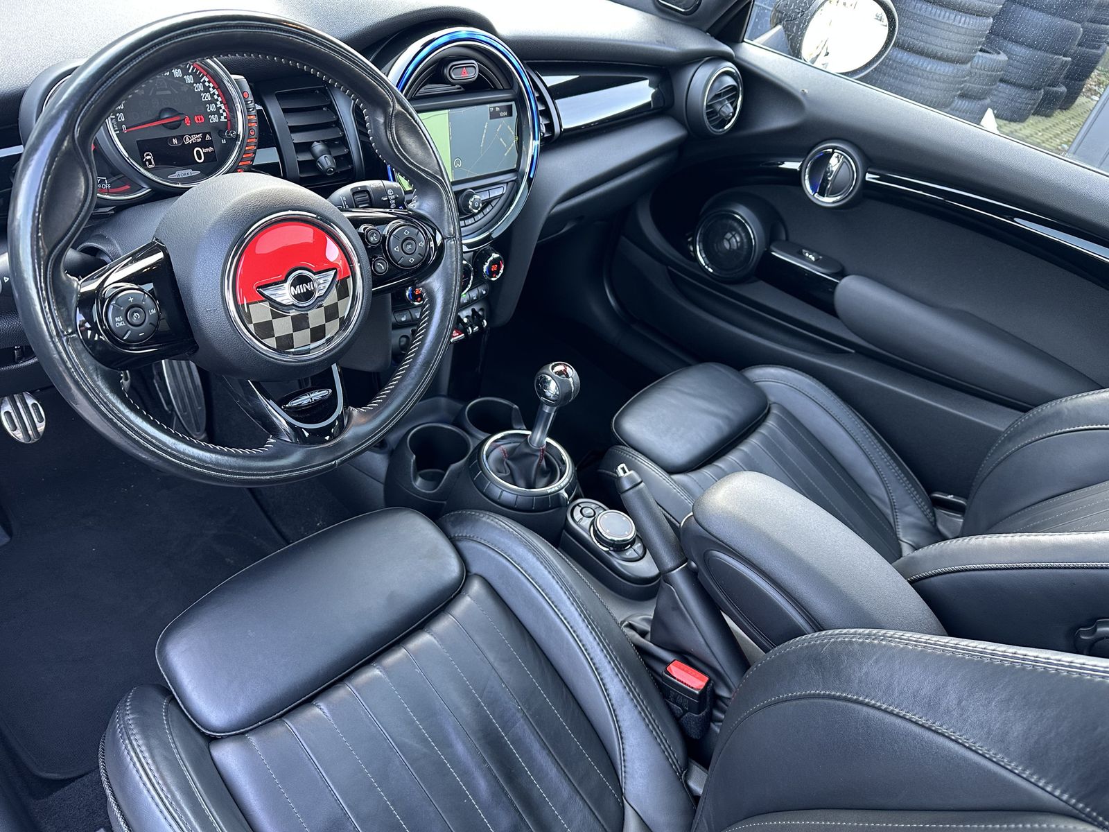 Fahrzeugabbildung MINI John Cooper Works NAV+LED+SHZ+H&K+PANO+PDC+18Zo