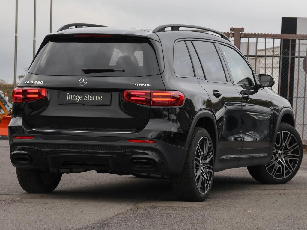 Mercedes-Benz GLB 250 4M AMG-Sport/Pano/AHK/360/MLB/Night/7sit