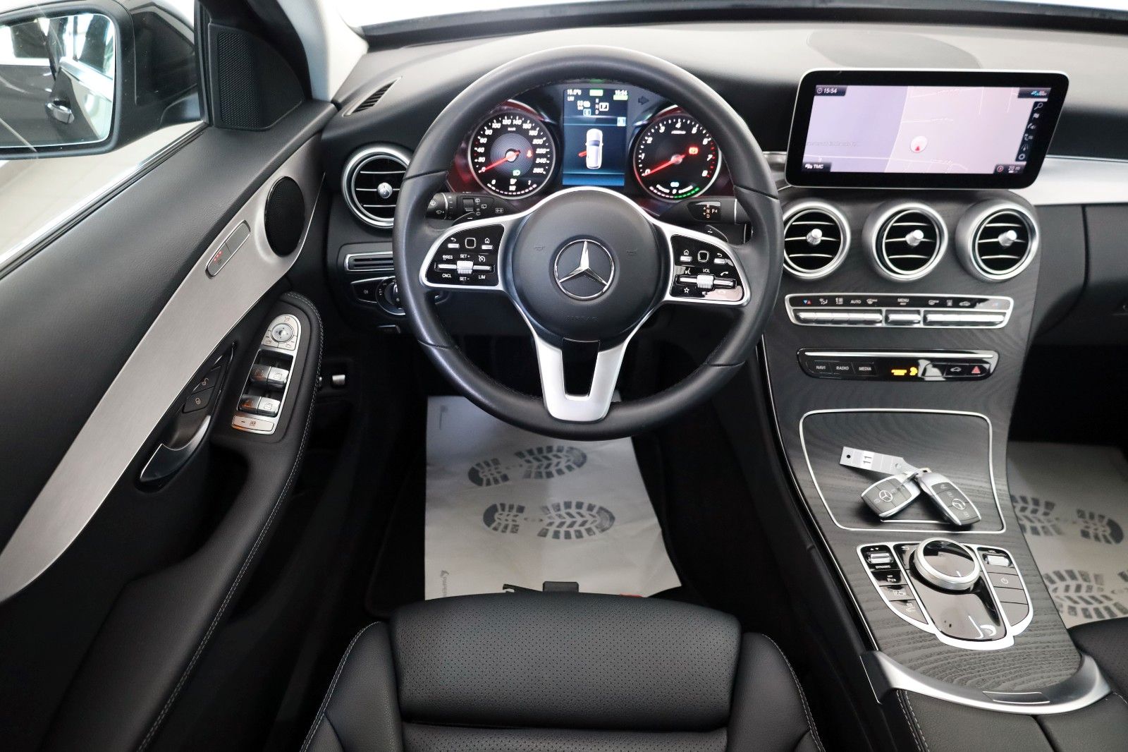 Fahrzeugabbildung Mercedes-Benz C 300e T Avantgarde Leder,Navi,LED,Kamera,SH,PDC