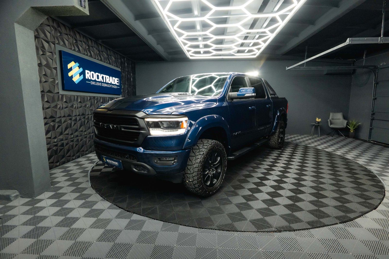 Fahrzeugabbildung Dodge RAM 5.7 V8 HEMI 4x4 OFFROAD NightPaket AXLE LOCK