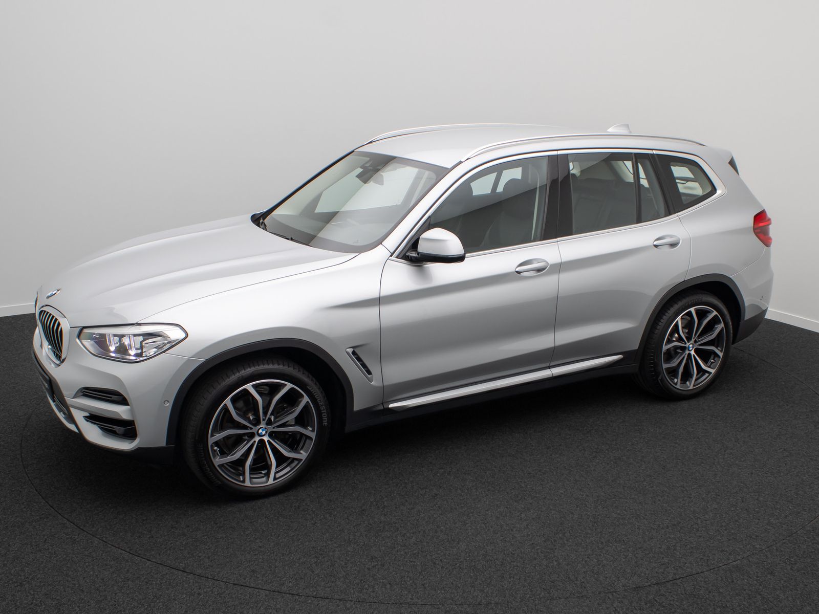 Fahrzeugabbildung BMW X3 xD20d  xLine Kamera DAB CockPit+AHK Sport 20"