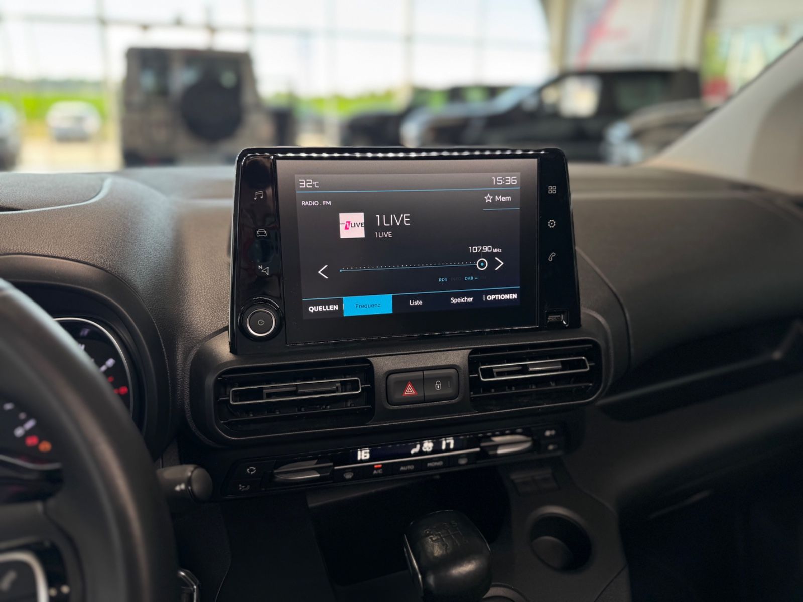 Fahrzeugabbildung Citroën Berlingo 1.5 BlueHDi 130 FAP Shine XL "Camping"