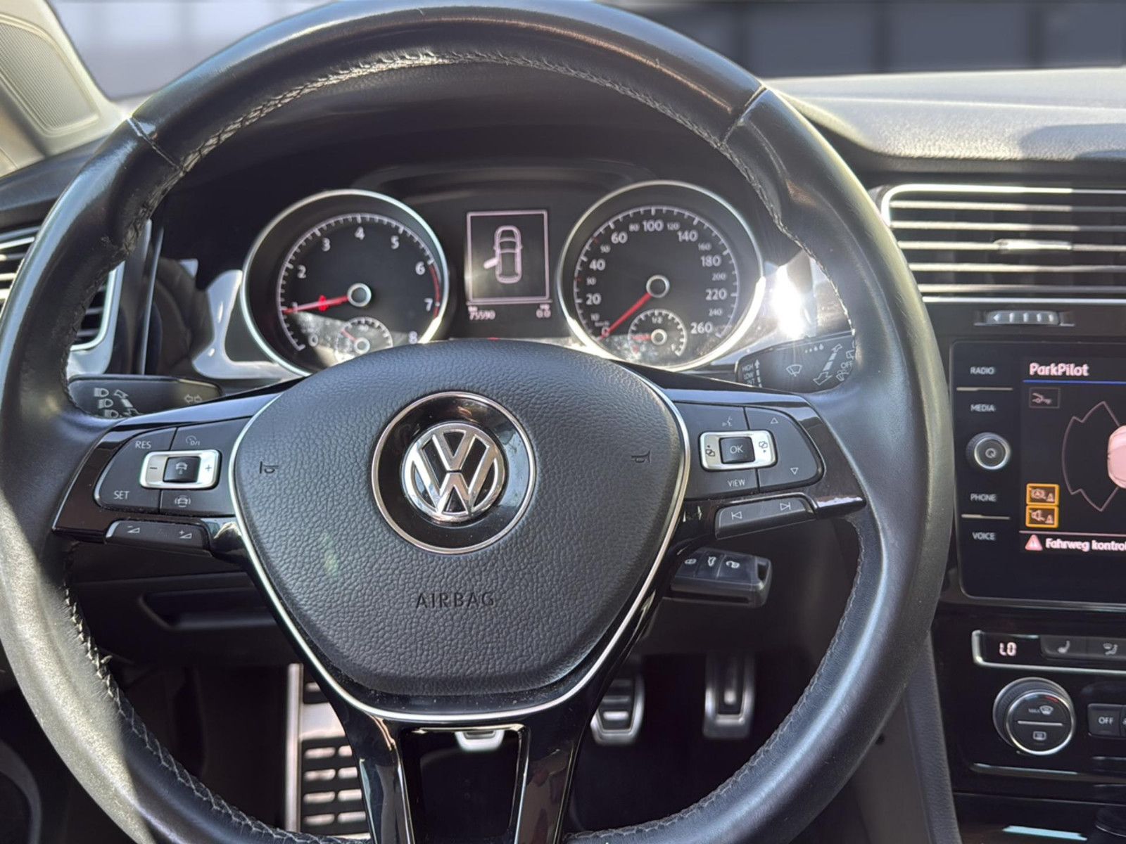 Fahrzeugabbildung Volkswagen Golf VII Lim. IQ.DRIVE / unfallfrei