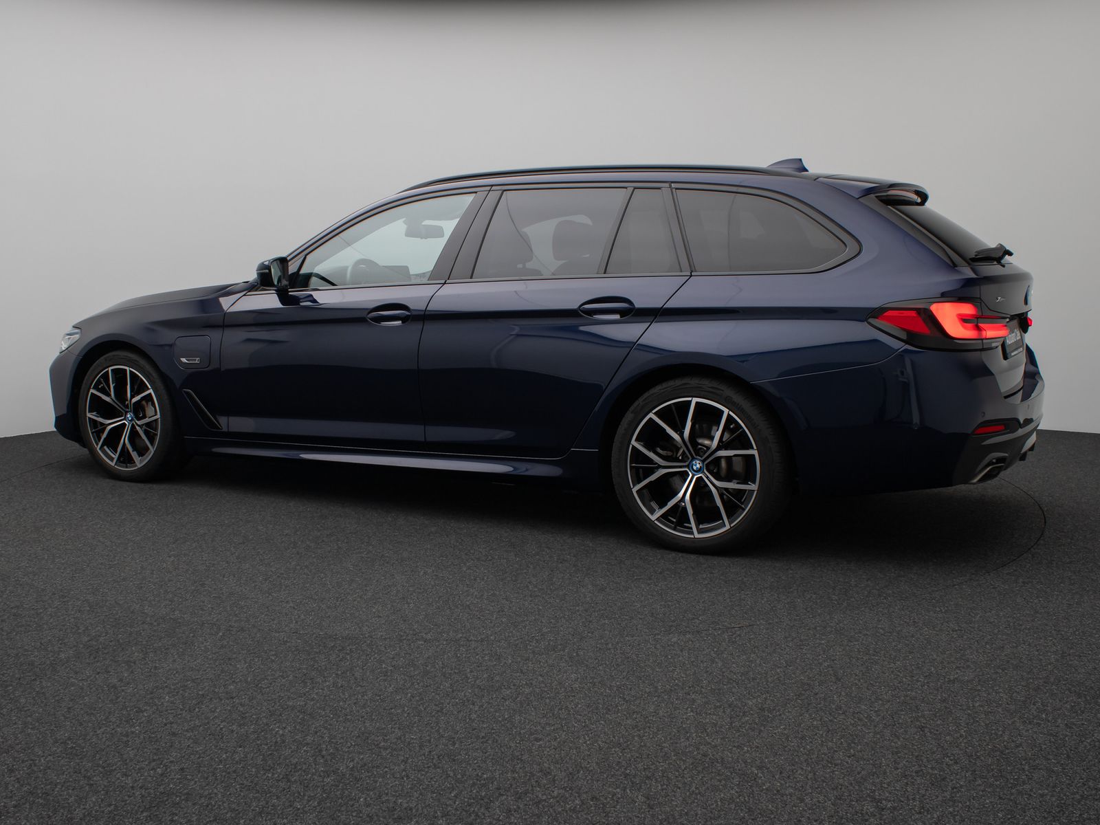 Fahrzeugabbildung BMW 530e xD M Sport Massage Laser HUD DAB Individual