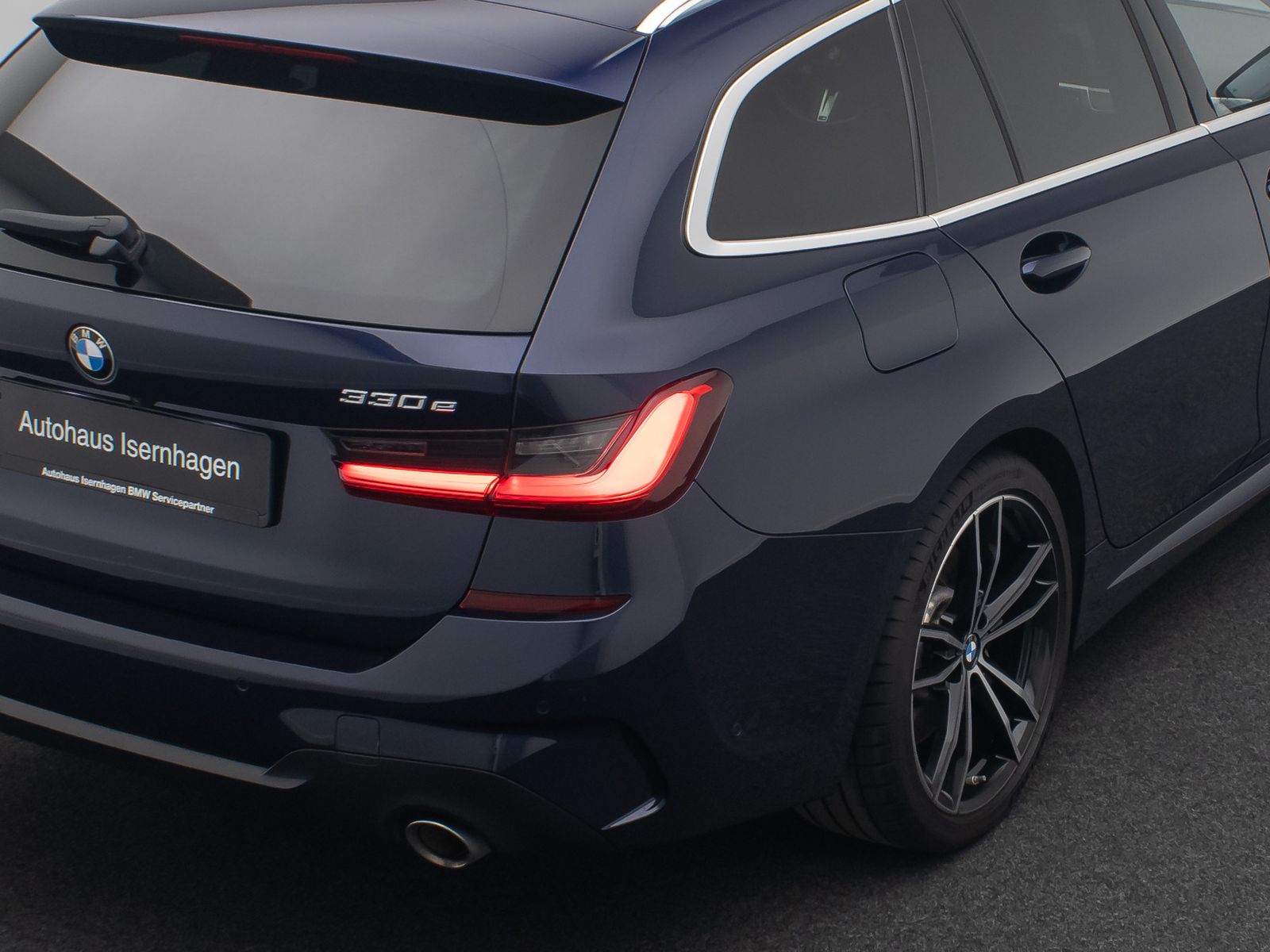 Fahrzeugabbildung BMW 330e xD M Sport 360&deg; HUD Panorama Individual 19"