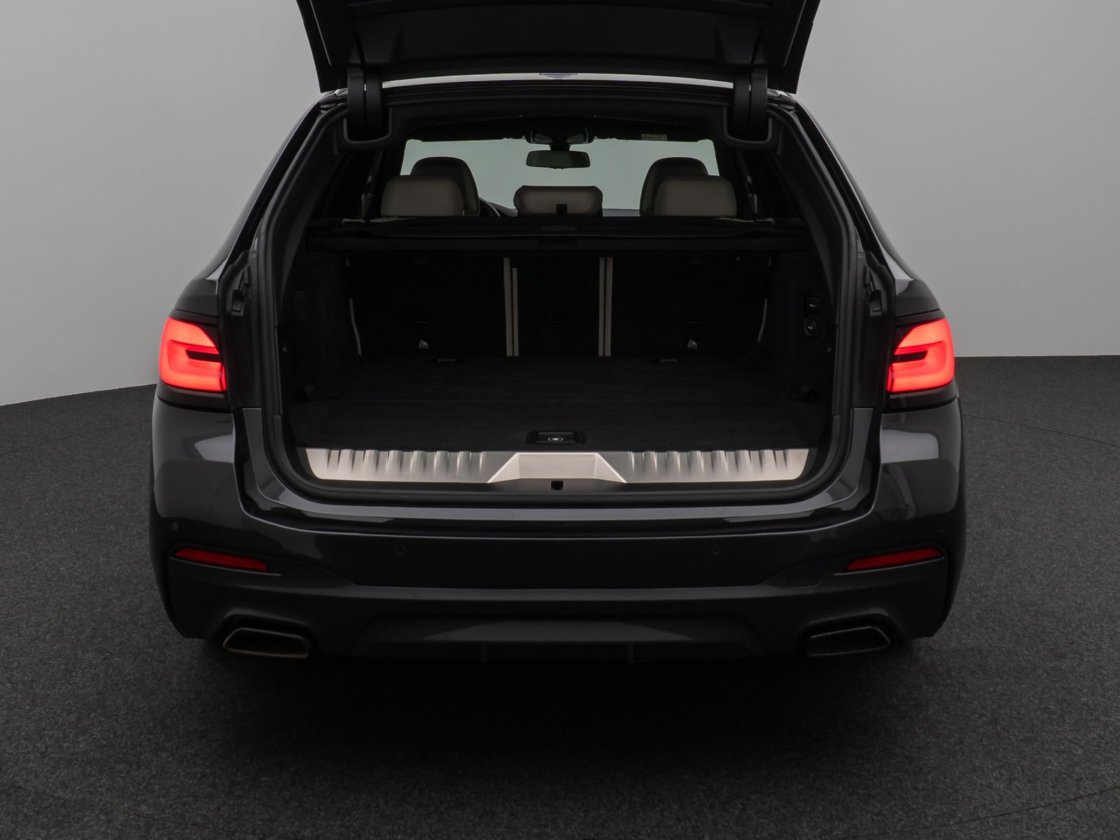 Fahrzeugabbildung BMW 530e xD M Sport Kamera Laser HUD DAB Komfort AHK