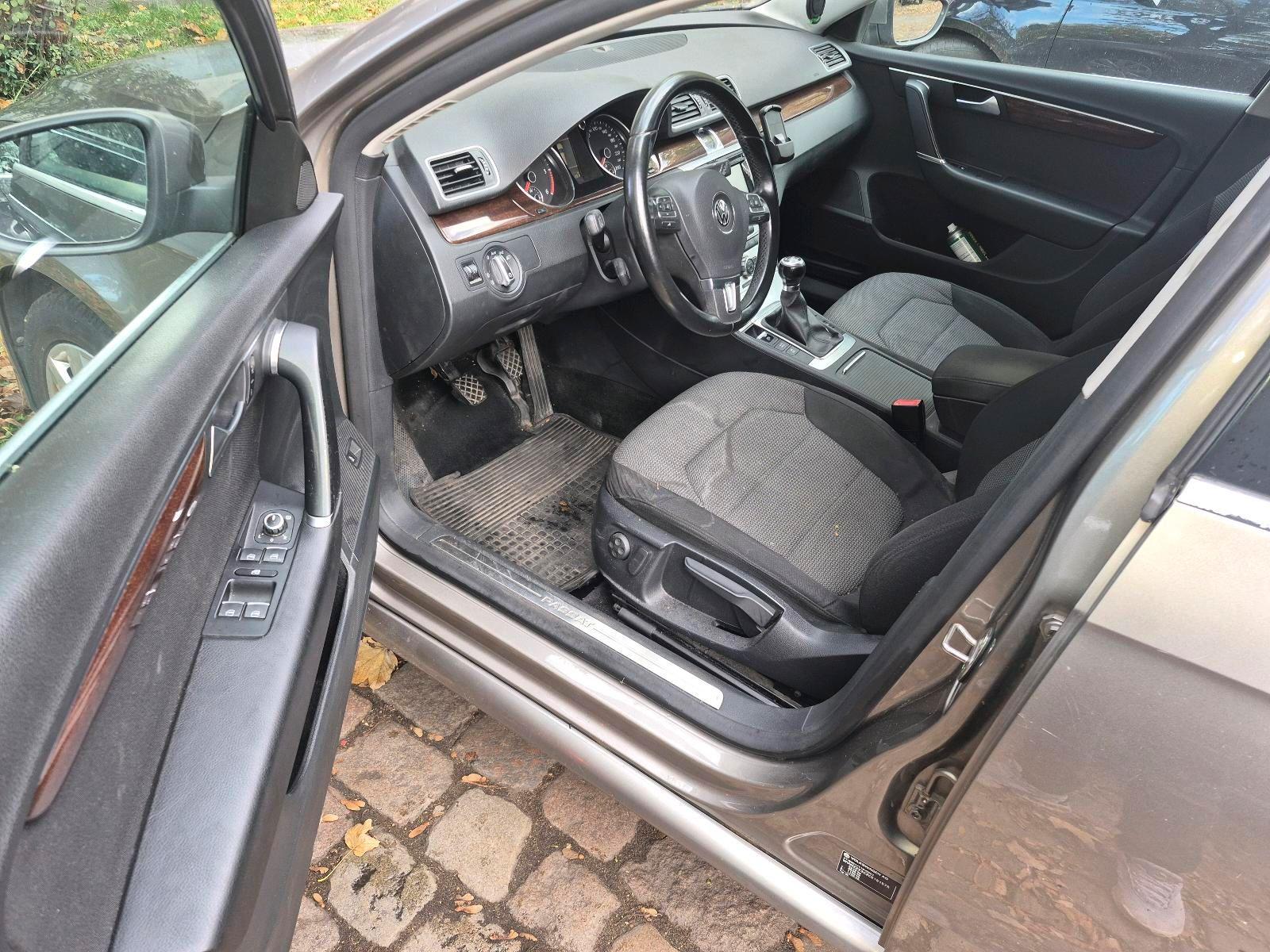 Volkswagen Passat 2012 — photo 8