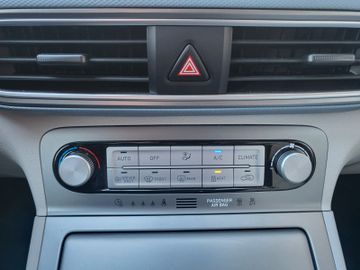 Fahrzeugabbildung Hyundai KONA Elektro 64kWh Premium NAVI LEDER SITZP SD