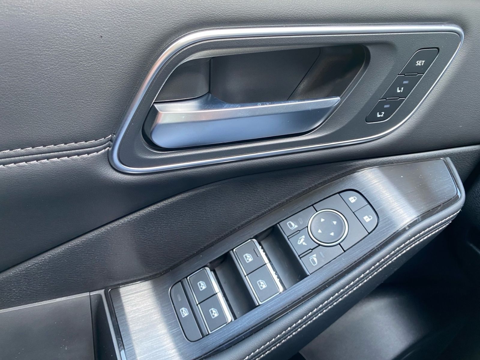 Fahrzeugabbildung Nissan X-Trail 1.5 VC-T e-Power Tekna+ e-4ORCE *7Sitzer