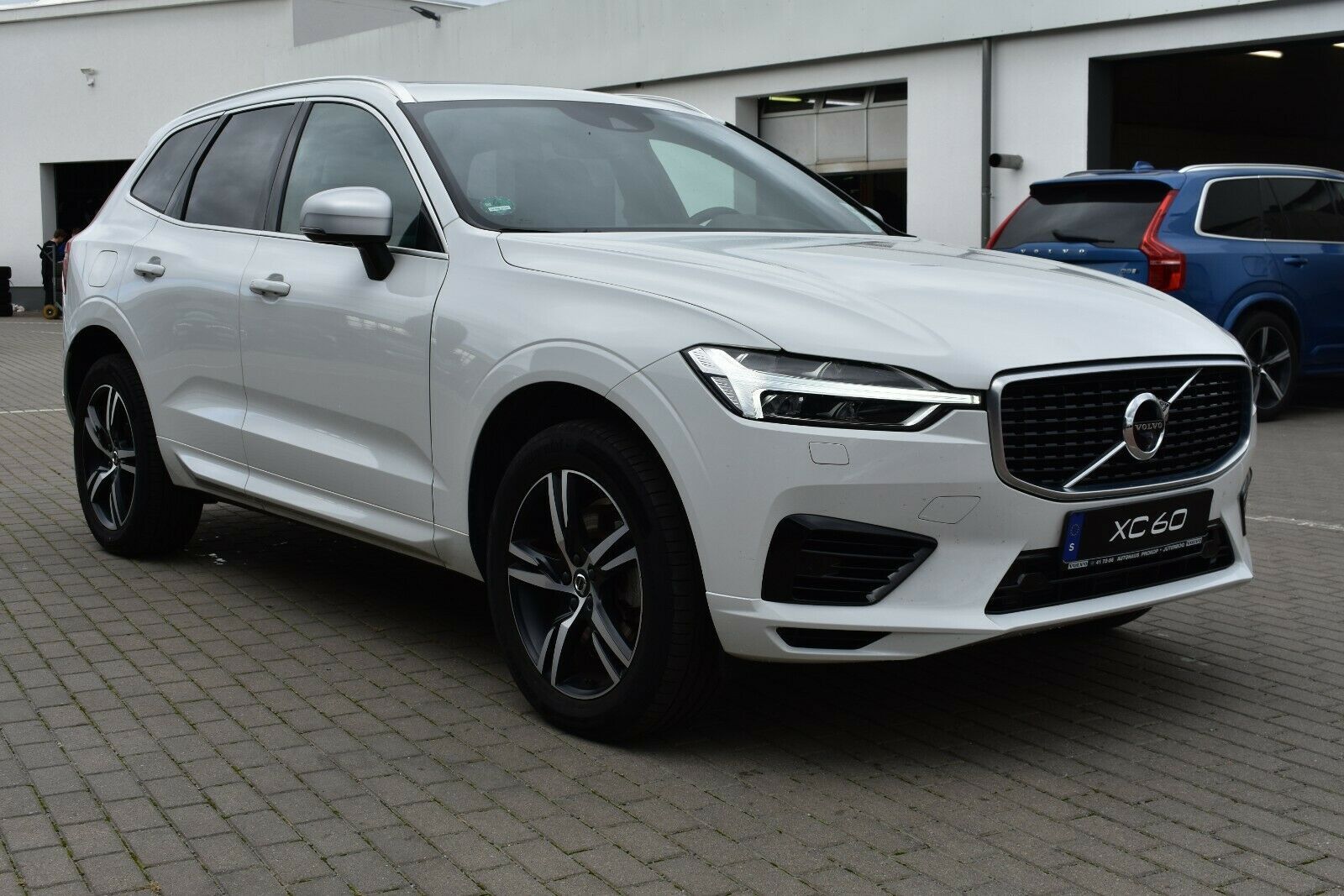 Fahrzeugabbildung Volvo XC60 T8 Twin Engine R-Design*360°*LUFT*AHK