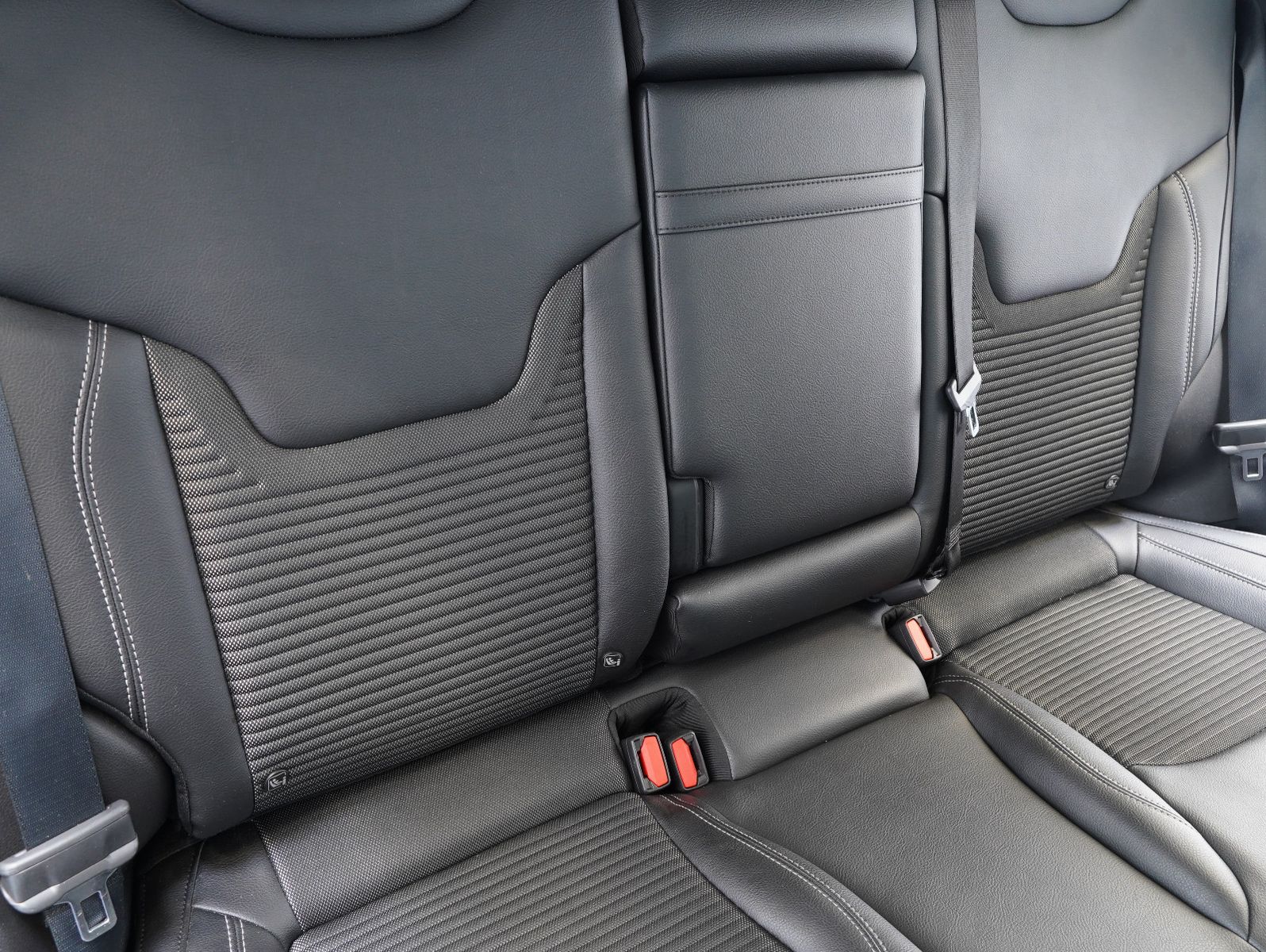 Fahrzeugabbildung Jeep Compass 1.3 MultiAir 80th Anniversary FWD