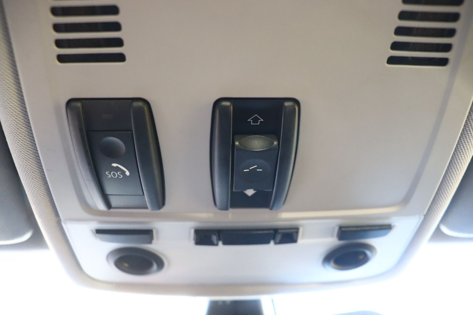 Fahrzeugabbildung BMW 318 i Touring * Xenon * SHZ * Navi